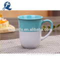Zweifarbige Kaffeetasse aus Keramik mit Griff